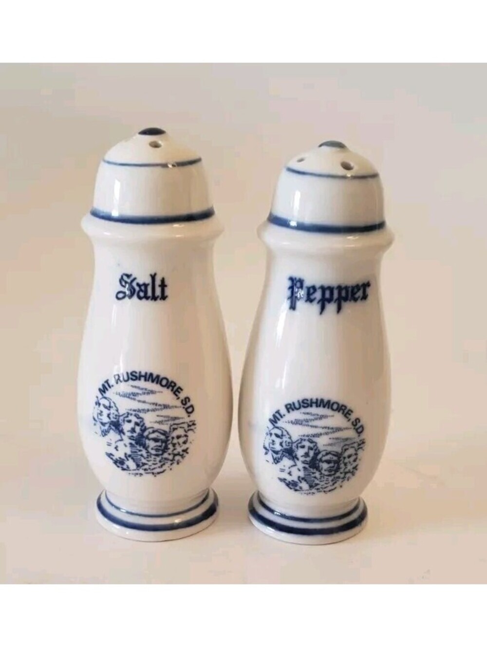 VTG Mount Rushmore Souvenir Salt and Pepper Shakers Japan Blue White Americana